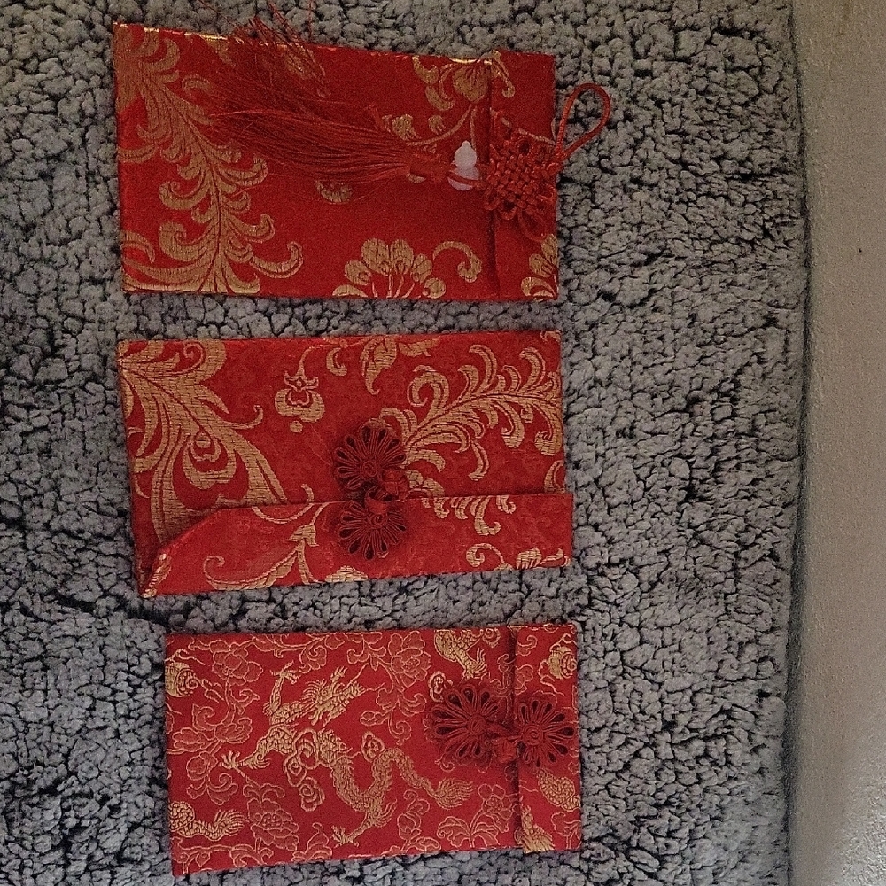 Elegant Red and Gold Brocade Gift Envelopes